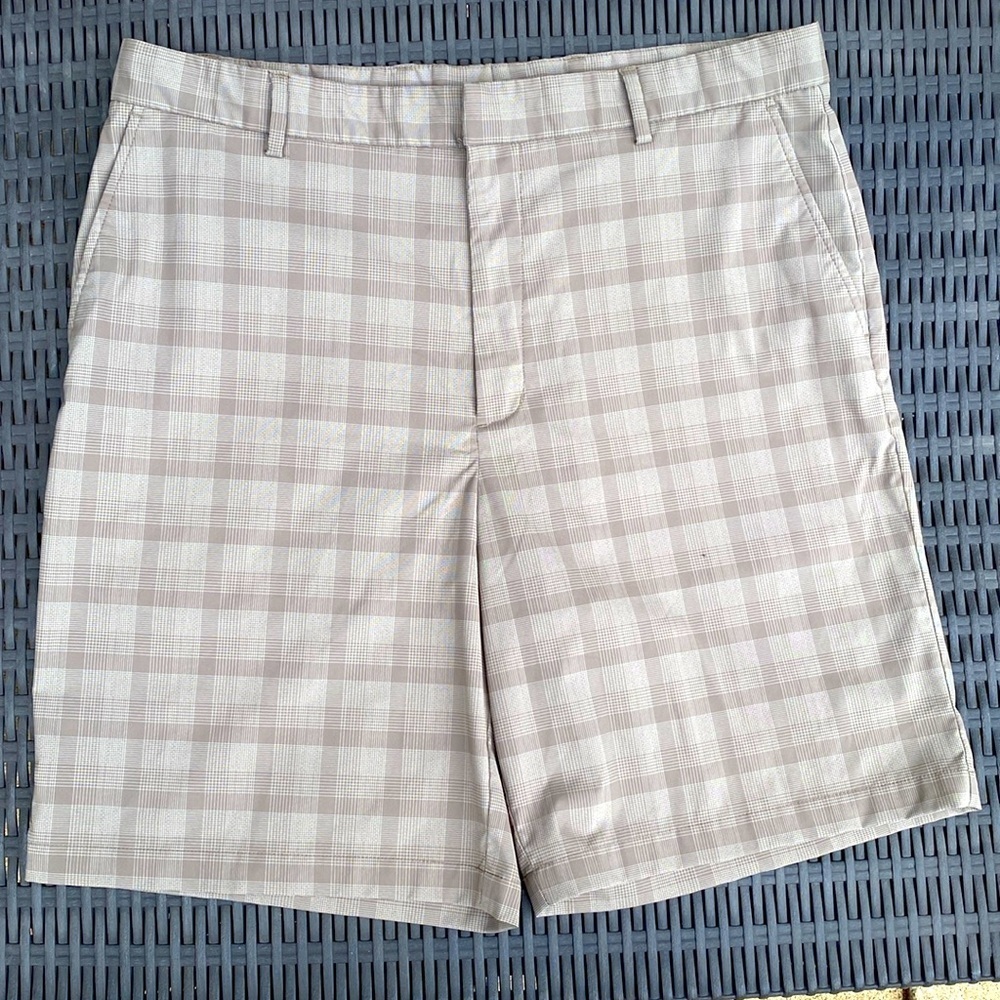 Walter Hogan Plaid Flat Front Stretch Lightweight Golf Shorts 9" Size W38